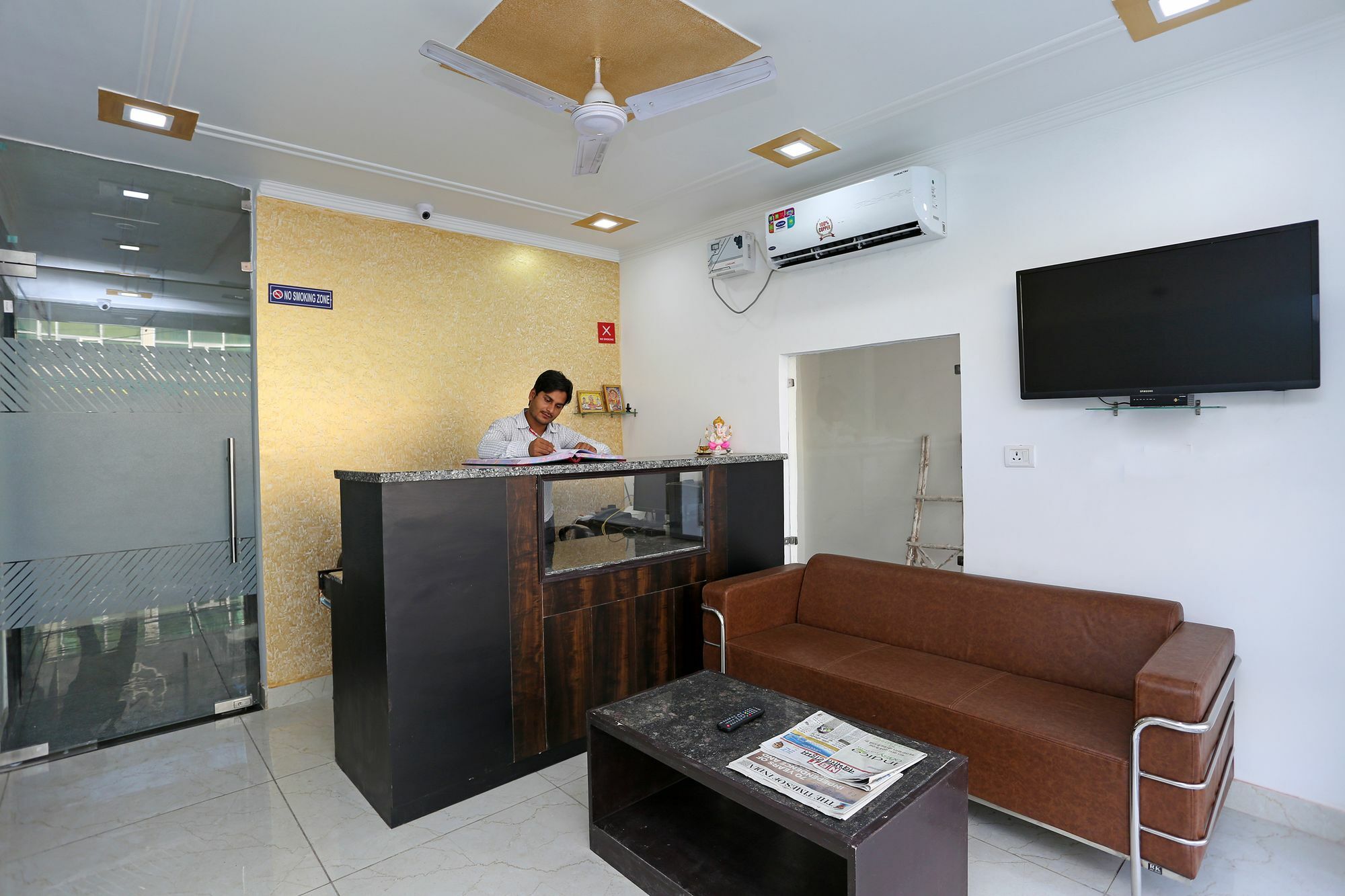 Hotel Aero Stay New Delhi Exterior photo
