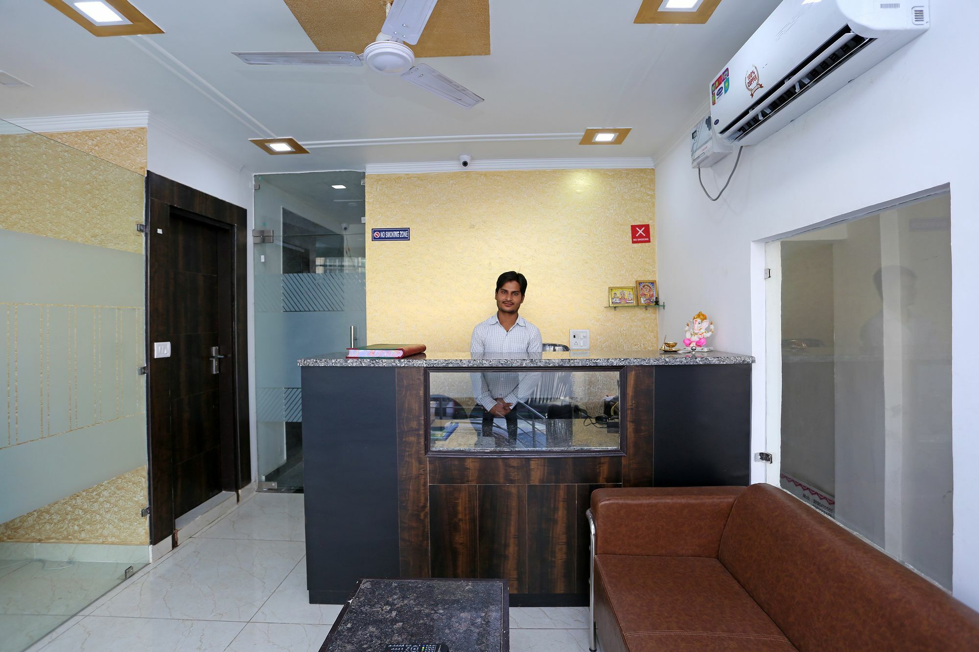 Hotel Aero Stay New Delhi Exterior photo